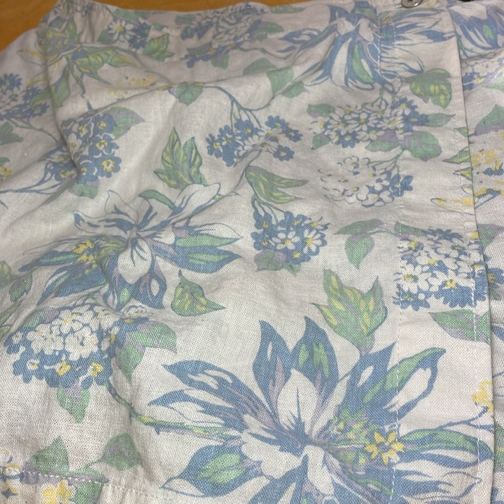 Liz Claiborne skort - Picture 2 of 4